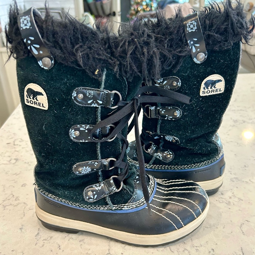 Sorel Black/Navy and Cream Fur-Trimmed Boots